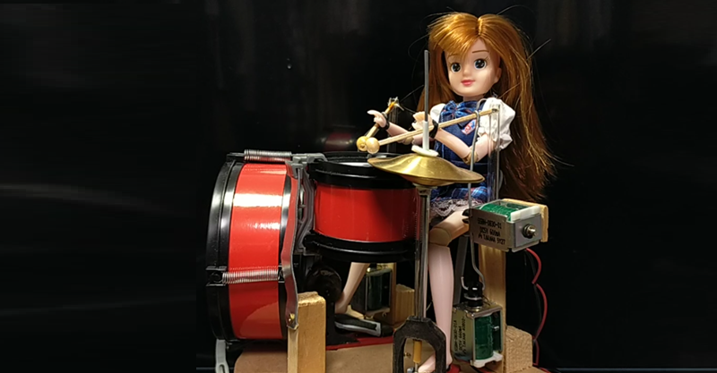 Ellie Bozzioとロボット楽団